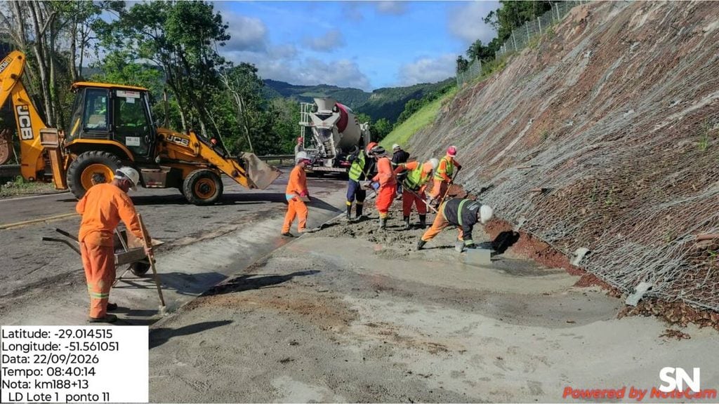 Equipes seguem trabalhando na BR-470.