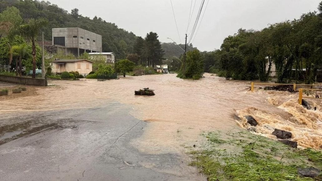 Chuva causa deslizamentos e alagamentos em Bento Gonçalves