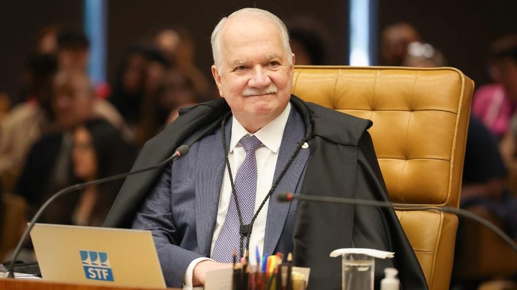 Fachin diz que medidas sobre conversas de Vorcaro e Moraes virão “no tempo devido”.