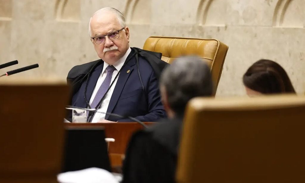 Fachin mantém cúpula da PF e tira Moraes da relatoria do inquérito das fake news.