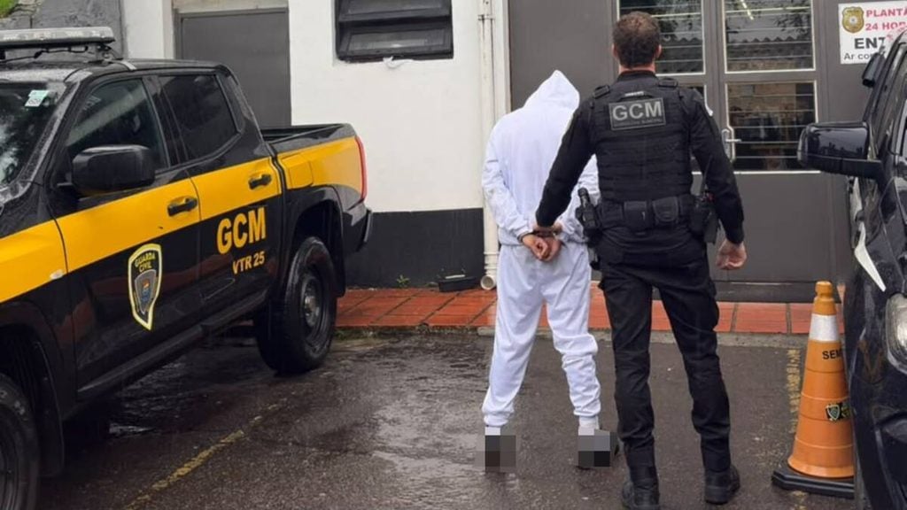 GCM usa arma de choque em foragido no Centro de Bento Gonçalves.