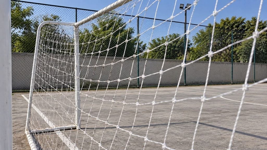 Criança de 11 anos morre após queda de goleira em escola de Caxias do Sul.