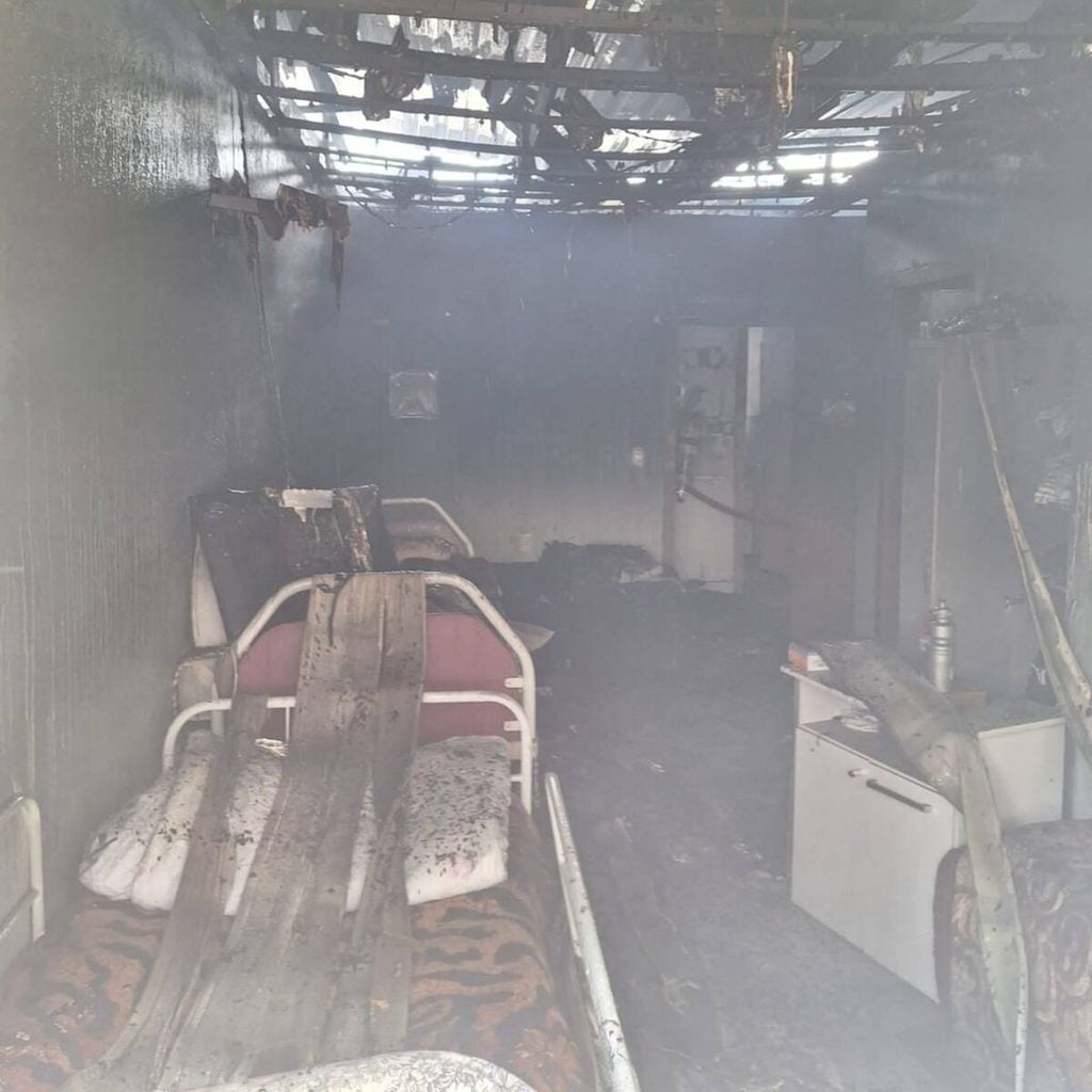 Incêndio no lar de idosos em Caxias do Sul atingiu cerca de 120 m² nesta terça-feira (22). Cinco funcionários inalaram fumaça.