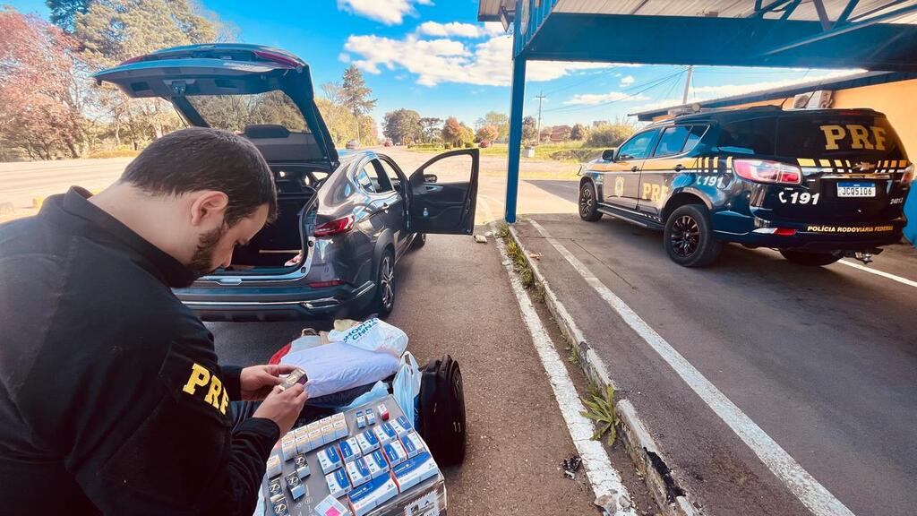 PRF apreende medicamentos e anabolizantes de origem estrangeira em Veranópolis.