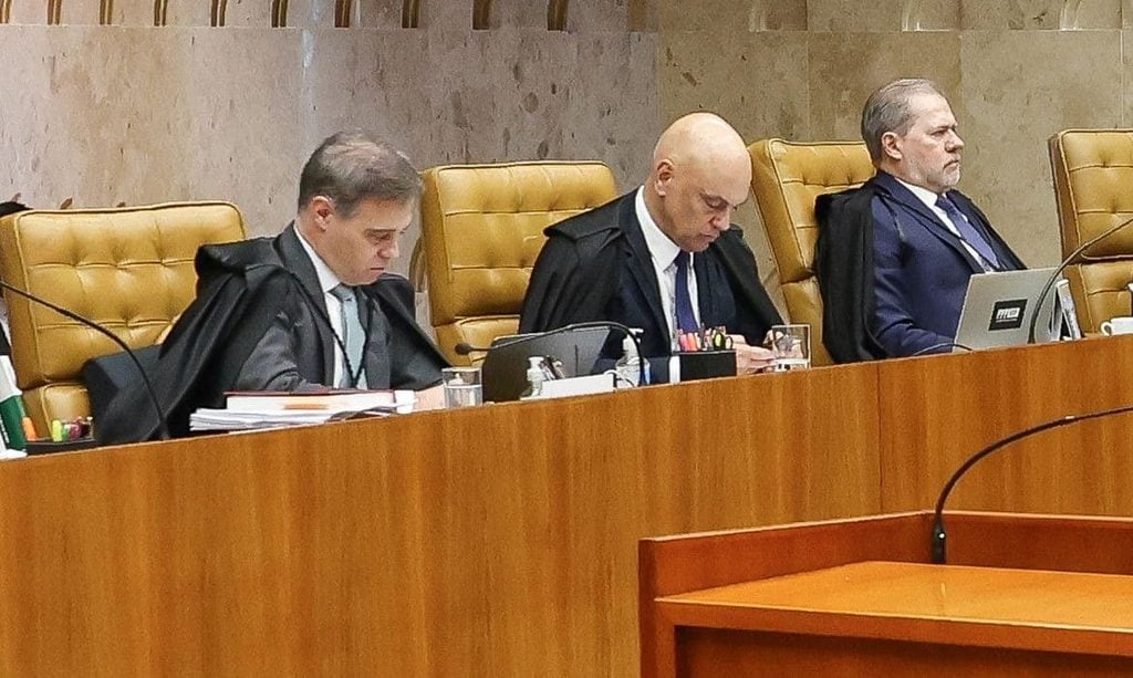 STF encerra sessão sem decidir se Moraes pode ser investigado.