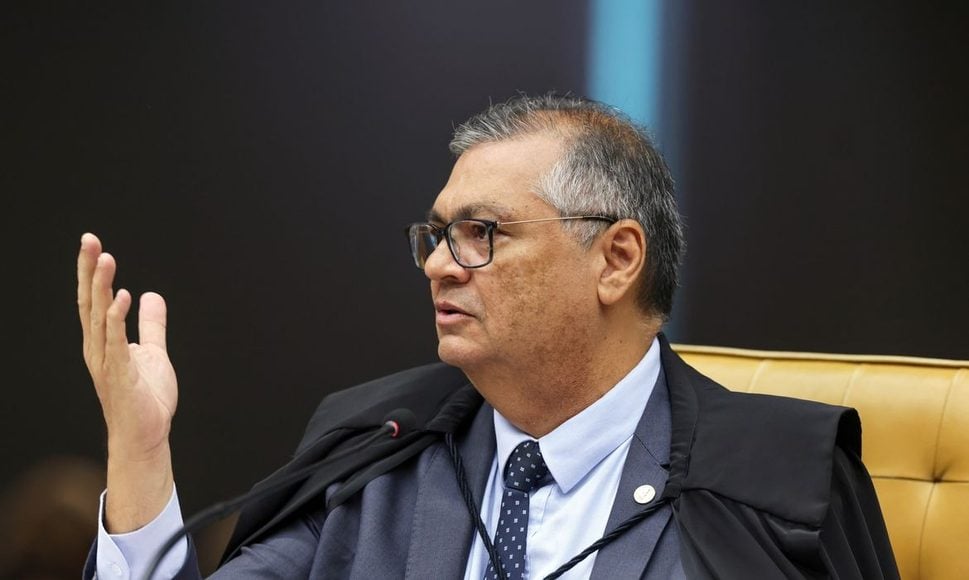 Dino manda tornar públicas informações sobre o filme Dark Horse