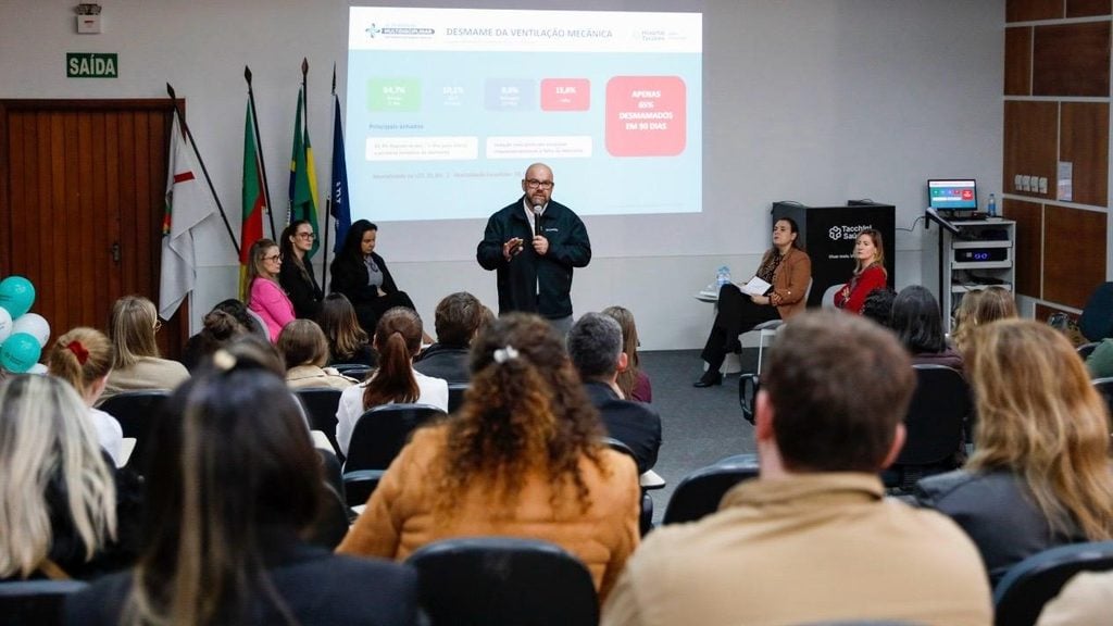 Evento no Tacchini debate cuidado multidisciplinar na UTI adulta.