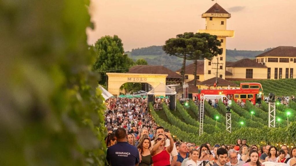 Grande público prestigiando todas as atrações do Natal nos Vinhedos.