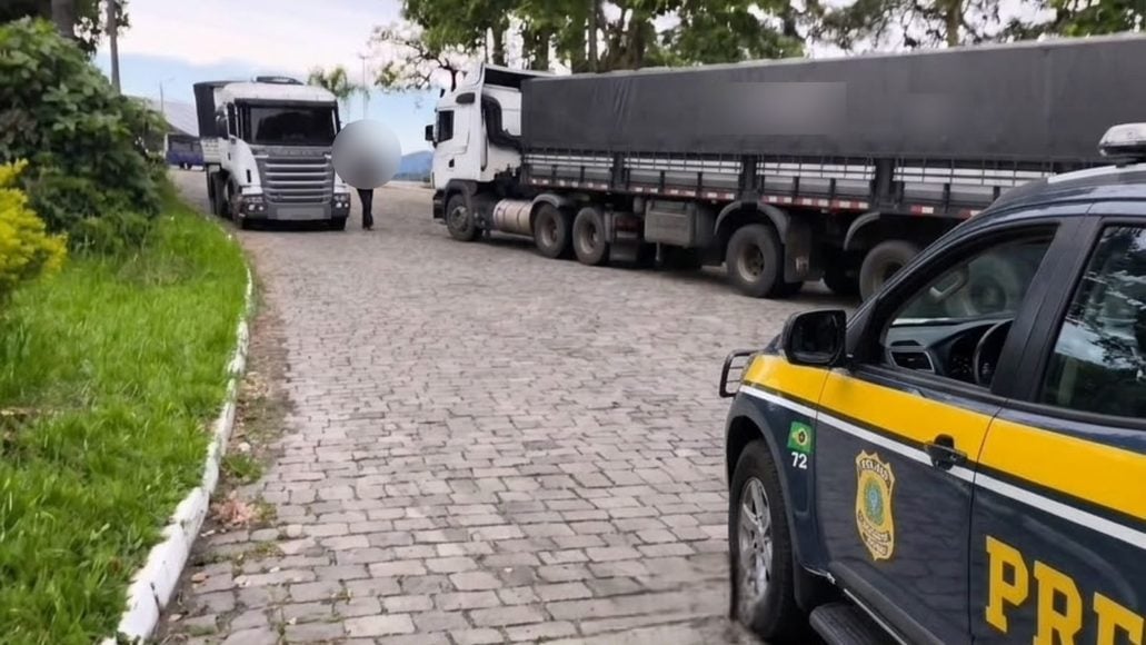 PRF retém caminhões com 13 toneladas de excesso de peso na BR-470, em Veranópolis
