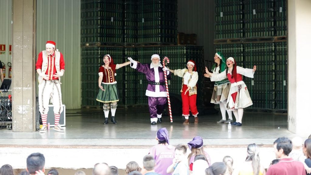 Chegada do Papai Noel na Fantástica Fábrica de Suco da Aurora.
