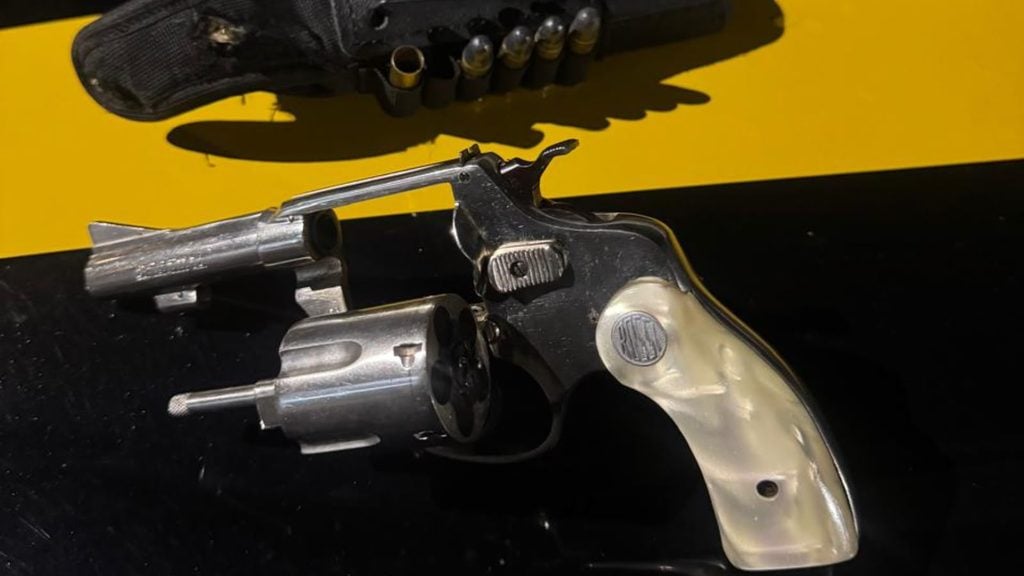 Homem é preso com revólver durante Operação Balada Segura em Bento Gonçalves.
