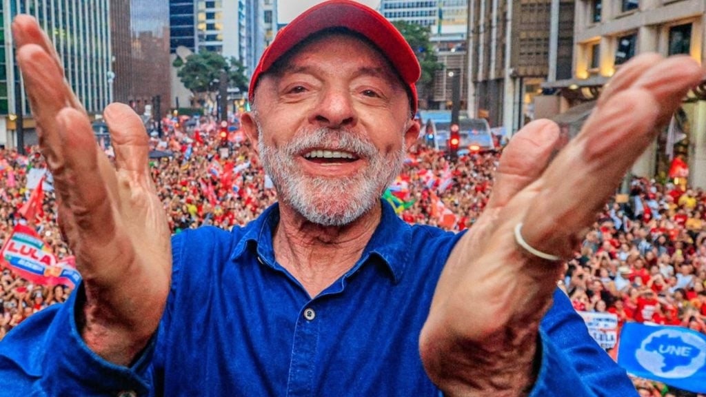 Lula é reeleito presidente da República para o quarto mandato.