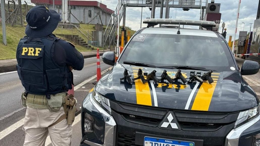 PRF apreende sete pistolas na BR-386; uma pertence à polícia argentina