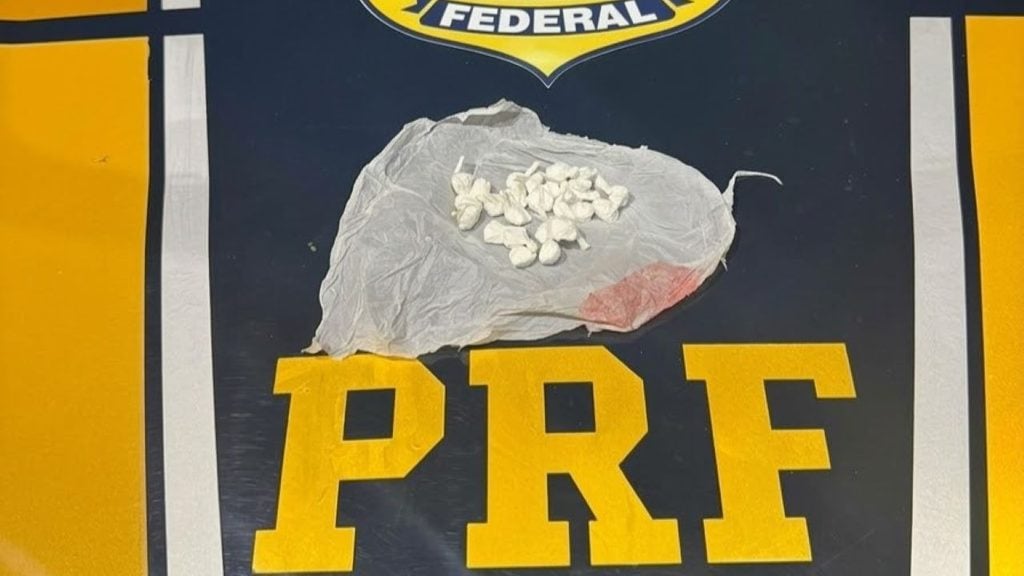 PRF prende dois homens por tráfico de drogas em Bento Gonçalves.
