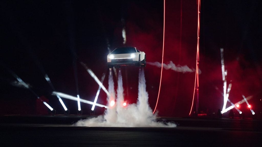 Tesla apresenta carro voador.