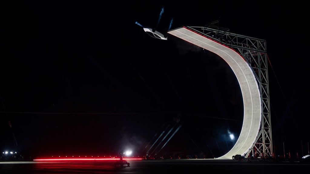 Novo Tesla Roadster usa tecnologia da SpaceX para se estabilizar no ar e andar de cabeça para baixo.