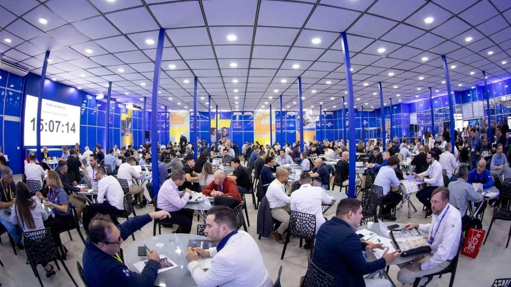Rodada de negócios em Bento Gonçalves aproxima indústrias moveleiras de compradores de seis países