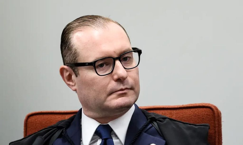 Zanin manda ampliar horário de votação até as 19h em todo o Brasil.